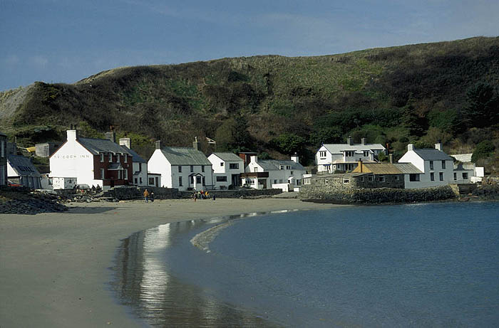 Inaccessible by road, the Ty Coch Inn nestles into the cove at Porthdinllaen