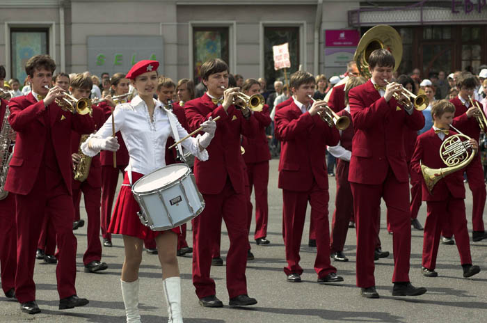 Brass bands march on City Day in Yaroslavl