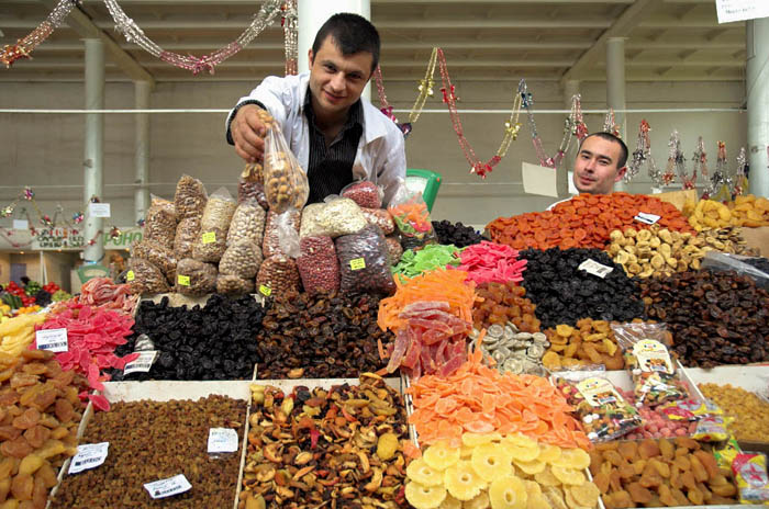 Produce market vendors, Yaroslavl