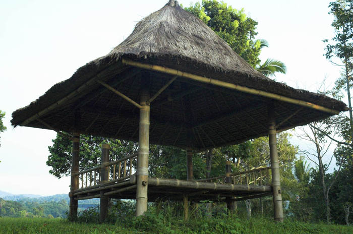 Farmers shelter in the grounds of Ijen Mountain Resort