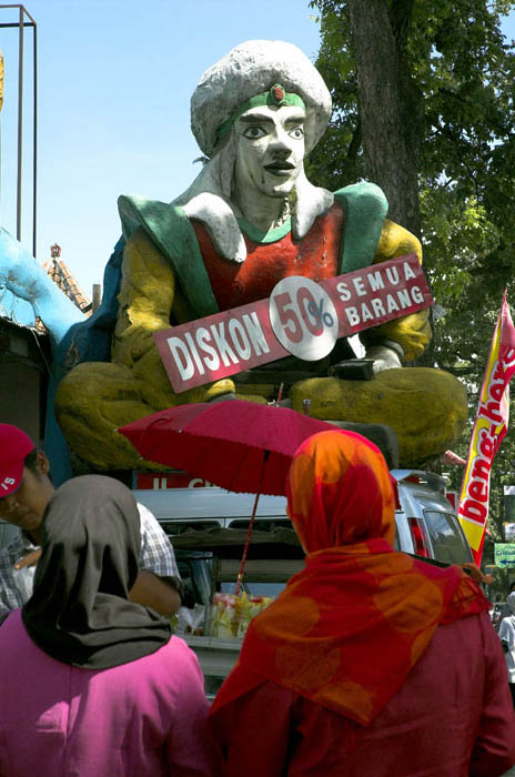 Retail frenzy in Jln Cihampelas, Bandung