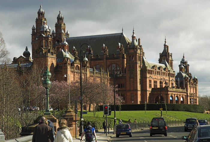 Approaching the Kelvingrove Art Gallery and Museum