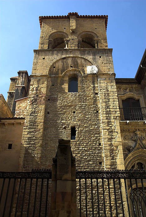 Oviedo Cathedral, showing slots for pilgrim ladders