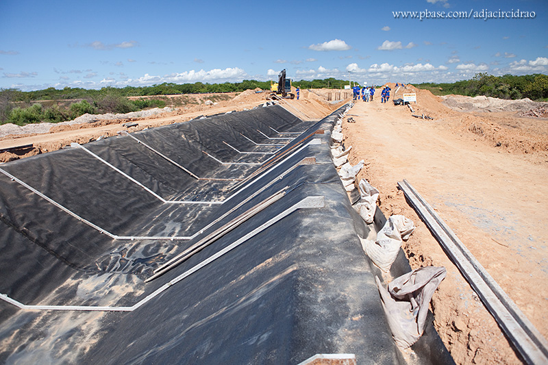 Manta e gabaritos para concreto no Canal