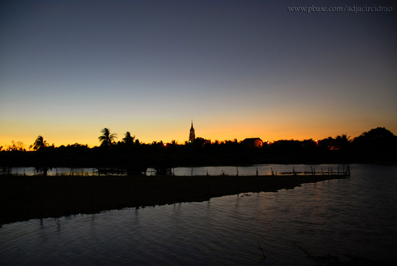 Entardecer e Igreja ao fundo