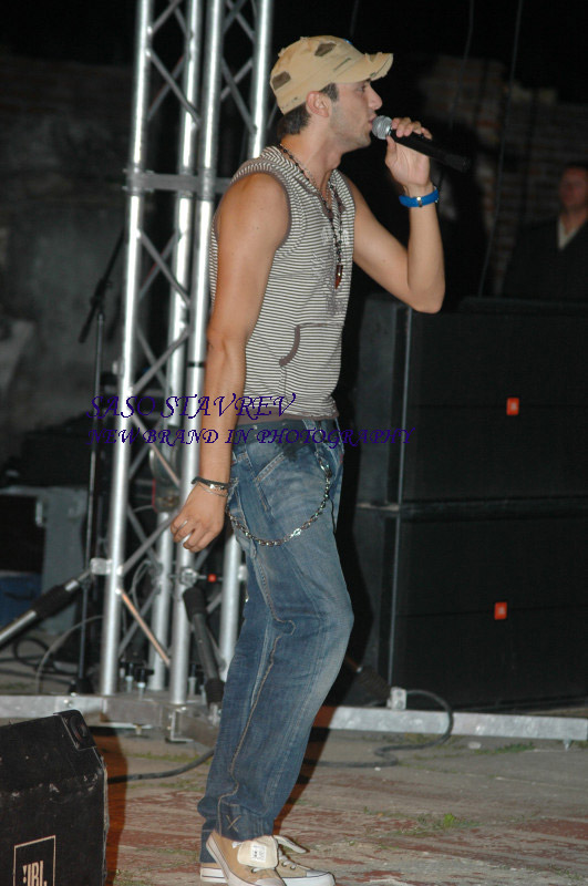LAMBE-LIVE-014.jpg