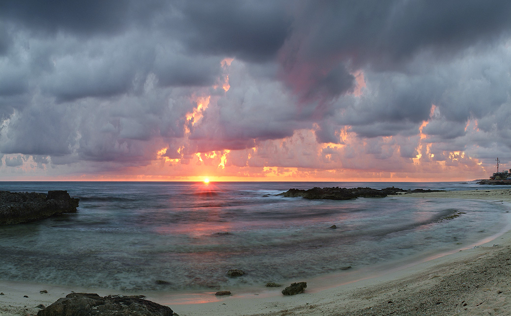 Isla de Mujeres - North Shore Cove Sunrise (23x37)