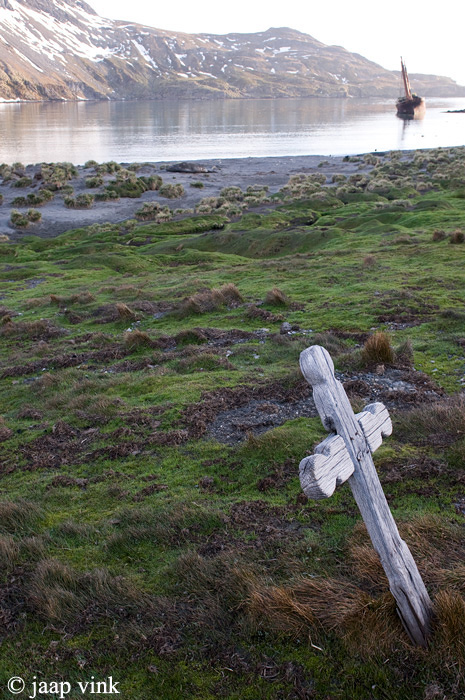 Whalers grave and  Bayard shipwreck