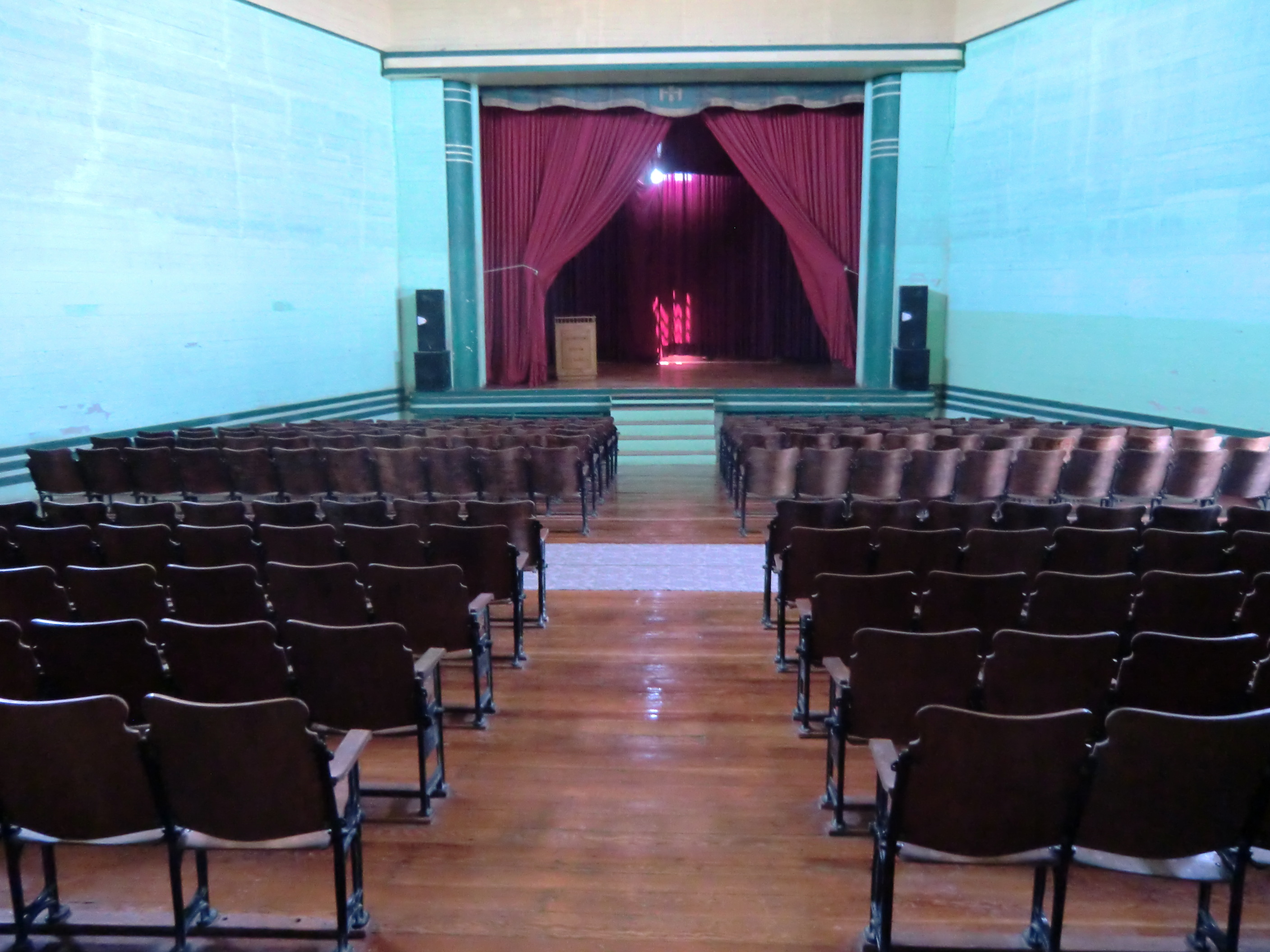 Seats 1