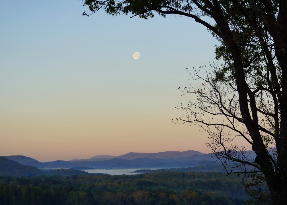 MORNING MOON  -  ISO 100  -  SONY 18-200mm OSS LENS