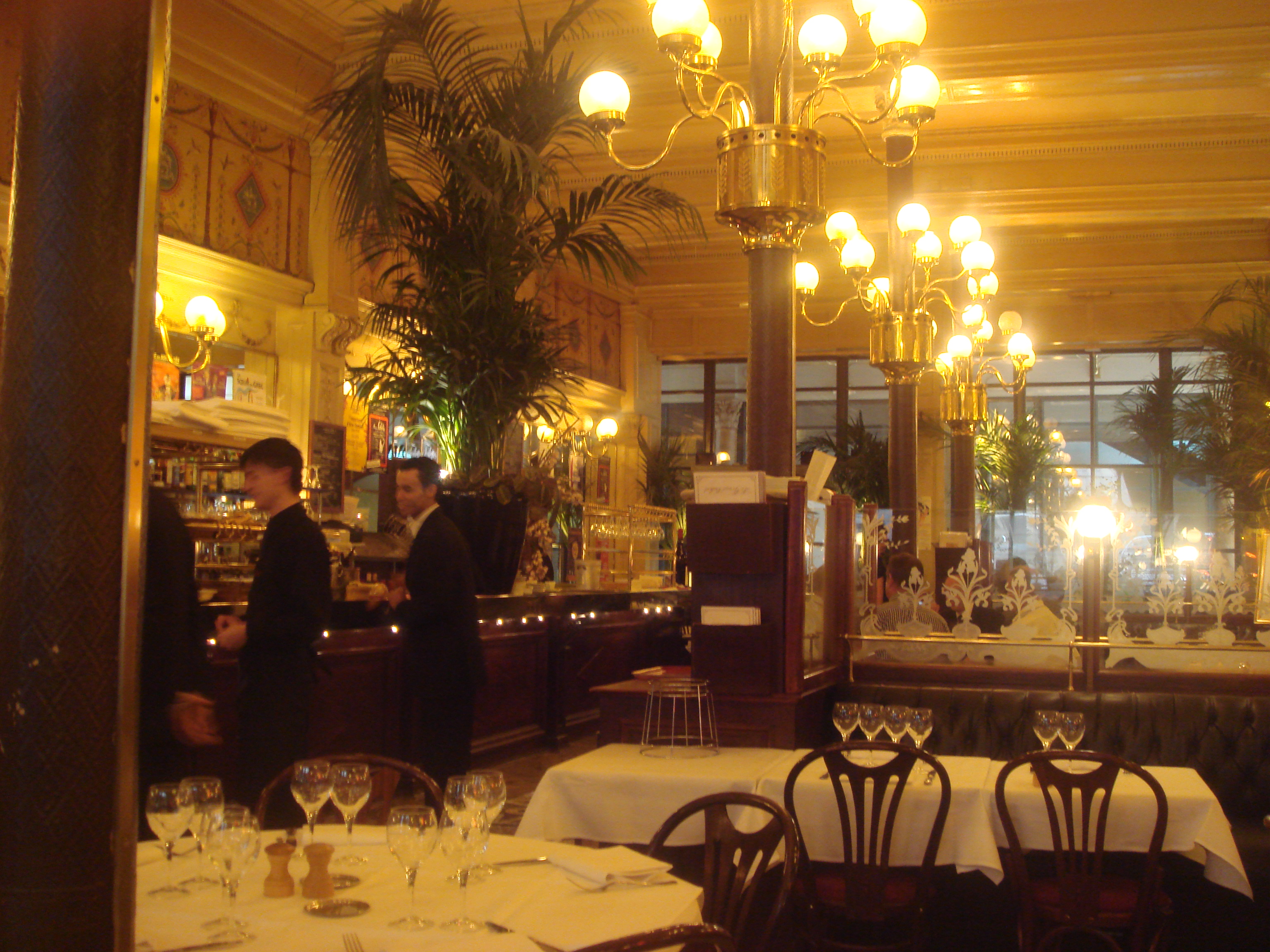 the restaurant where they filmed Somethings Gotta Give