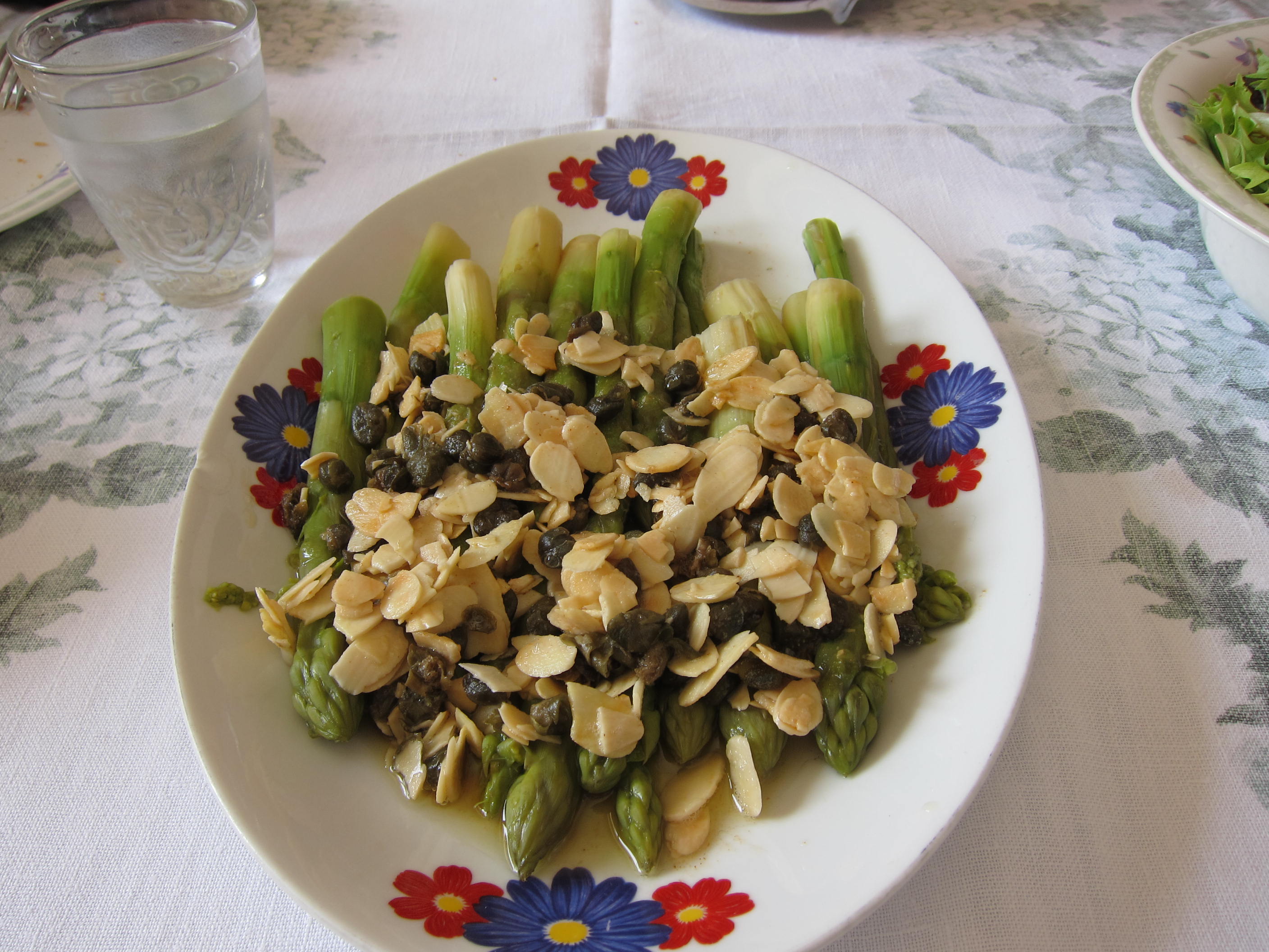 Mandorle, asparagi e capperi