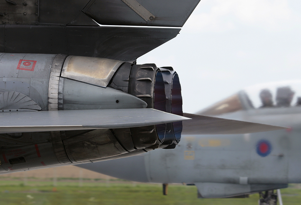 TornadoGR4_ZD811_LMO.jpg