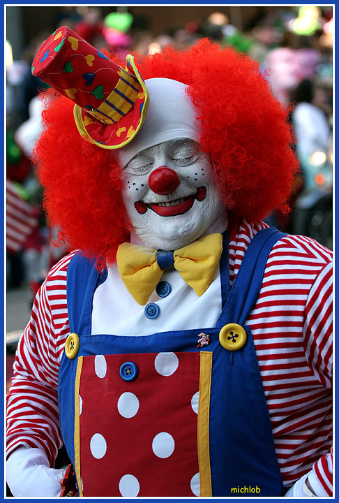 Clown Showing his Matching Lashes