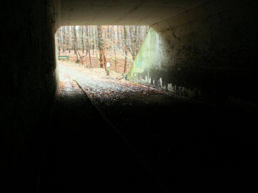 Sous le Ring 0 - Passage souterrain du Molenweg. - Trs sombre...