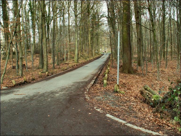 A droite, vers lAvenue de Tervuren et les Quatre Bras.