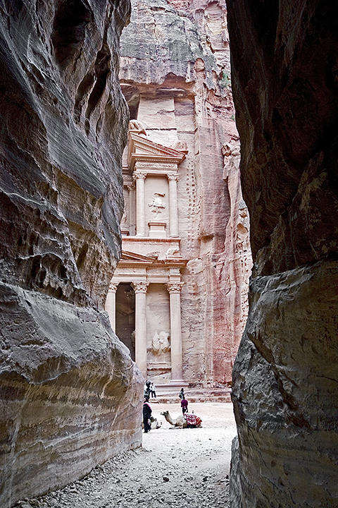 Petra, Siq entry to Khazneh / Treasury