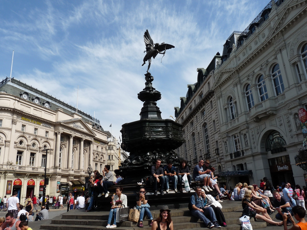 PICADILLY CIRCUS