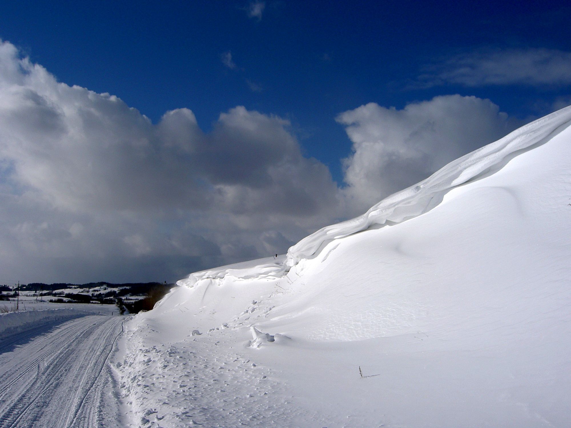 SNOWY ROAD