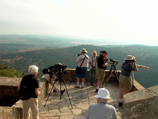 Birders at a raptor migration point - Castellar el Viejo - Pajareros en Castellas el Viejo