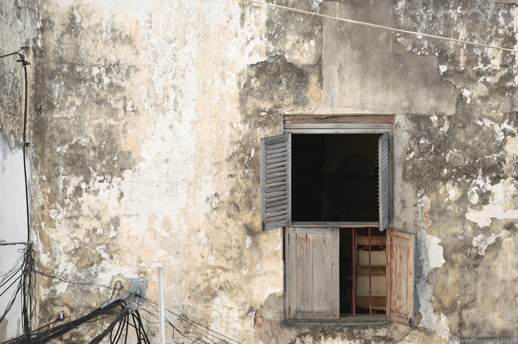 Window to be closed in two parts