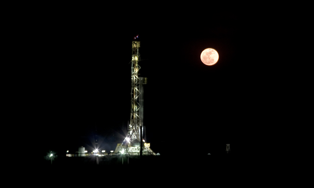 moonlit-drilling-rig