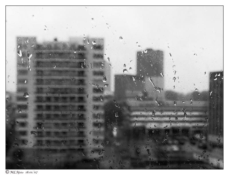 18 januari: Heavy rain, storm at hurricane force ...