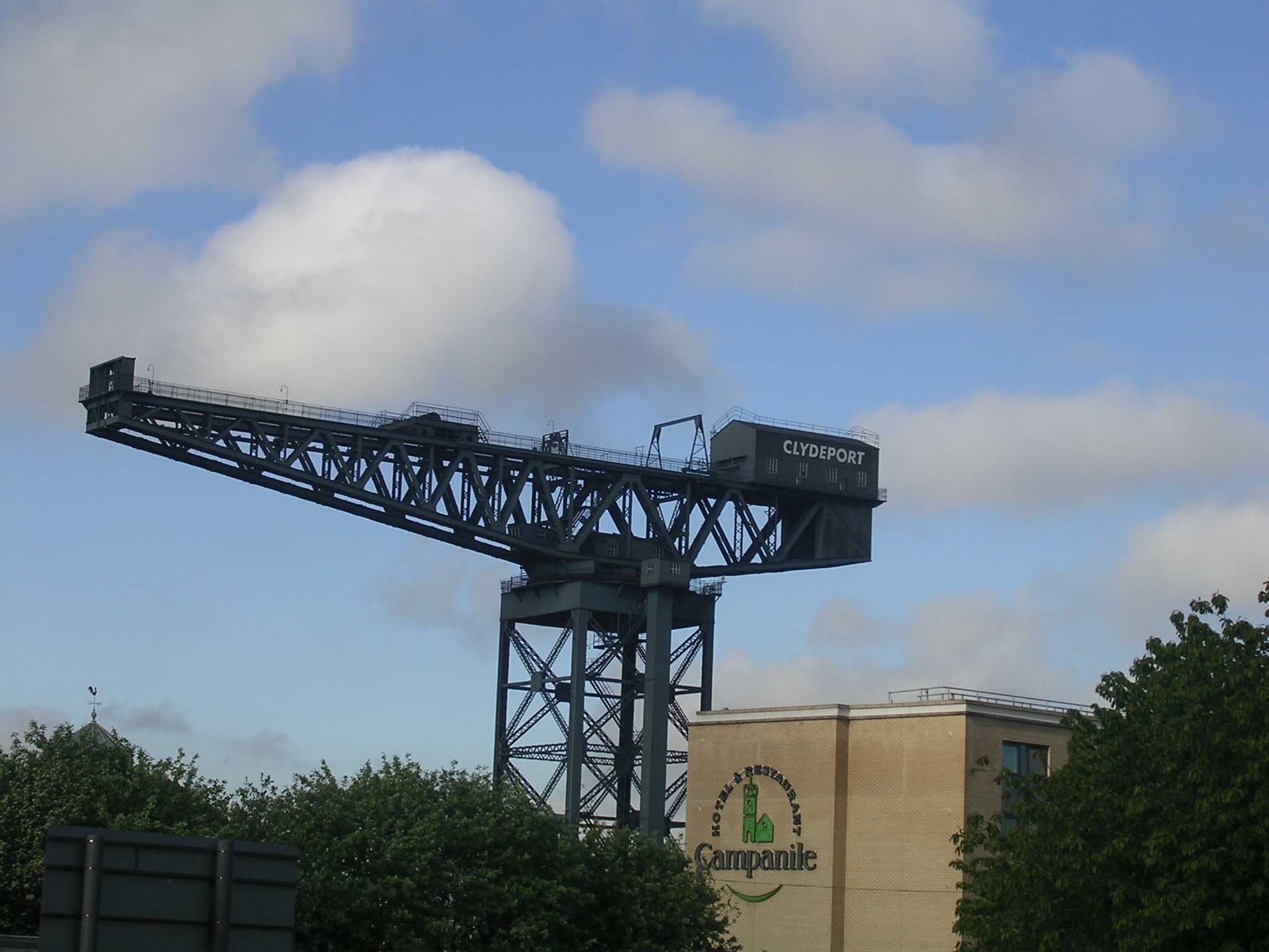 Clydeport Crane & the Campanile Hotel