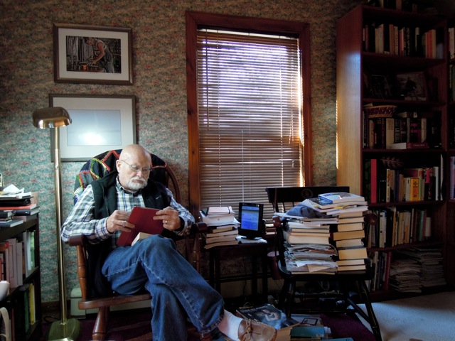 2/3/2012 - Hmmm, whats that hes reading?<br><font size=3>DSCN0060.jpeg</font>