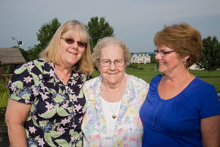 Kathy, Aunt Gloria and Barbara