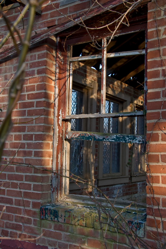 Abandoned2_windowpb_IMG_1353.JPG