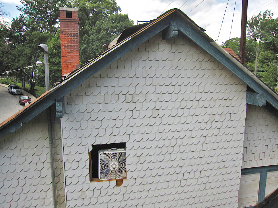 Second floor ventilation, on the bridge side