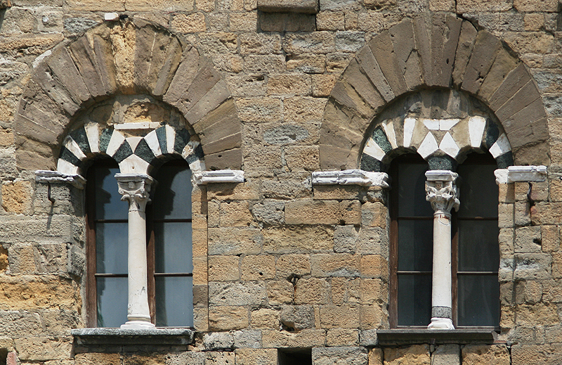 Main square of Volterra 7449