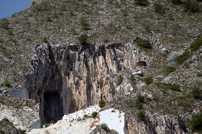 Carrara district 7671