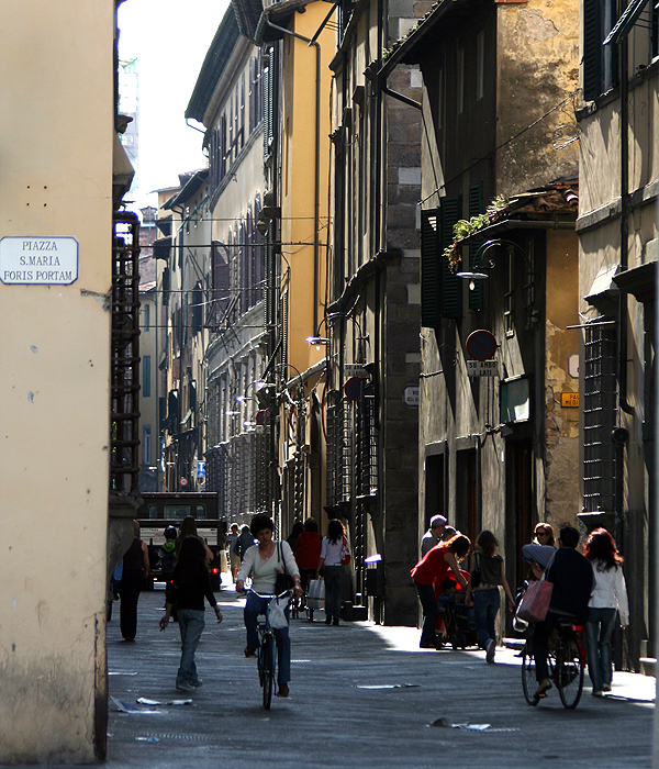 Busy street 7628