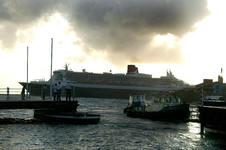 Queen Mary II -PICT0101.jpg