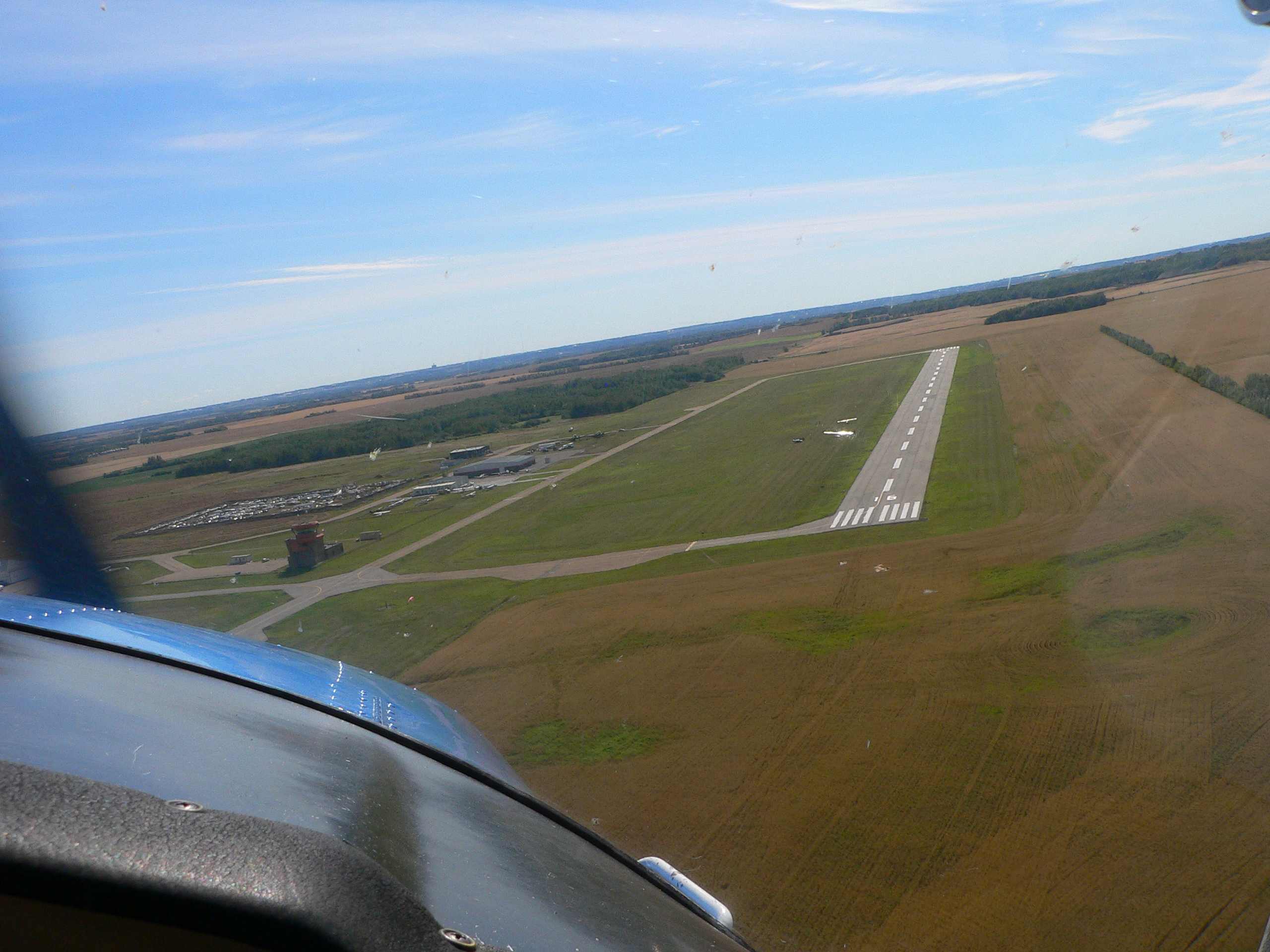 Runway approach.jpg