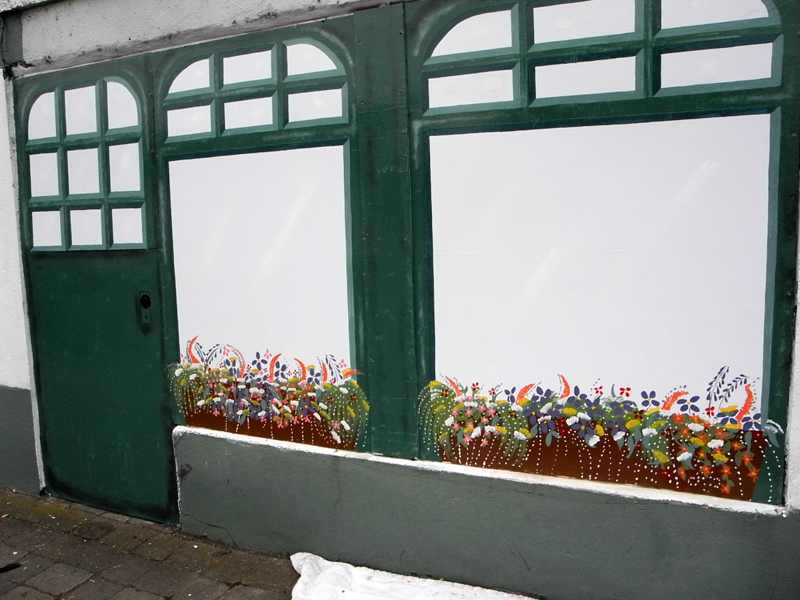trompe loeil window and flowers 