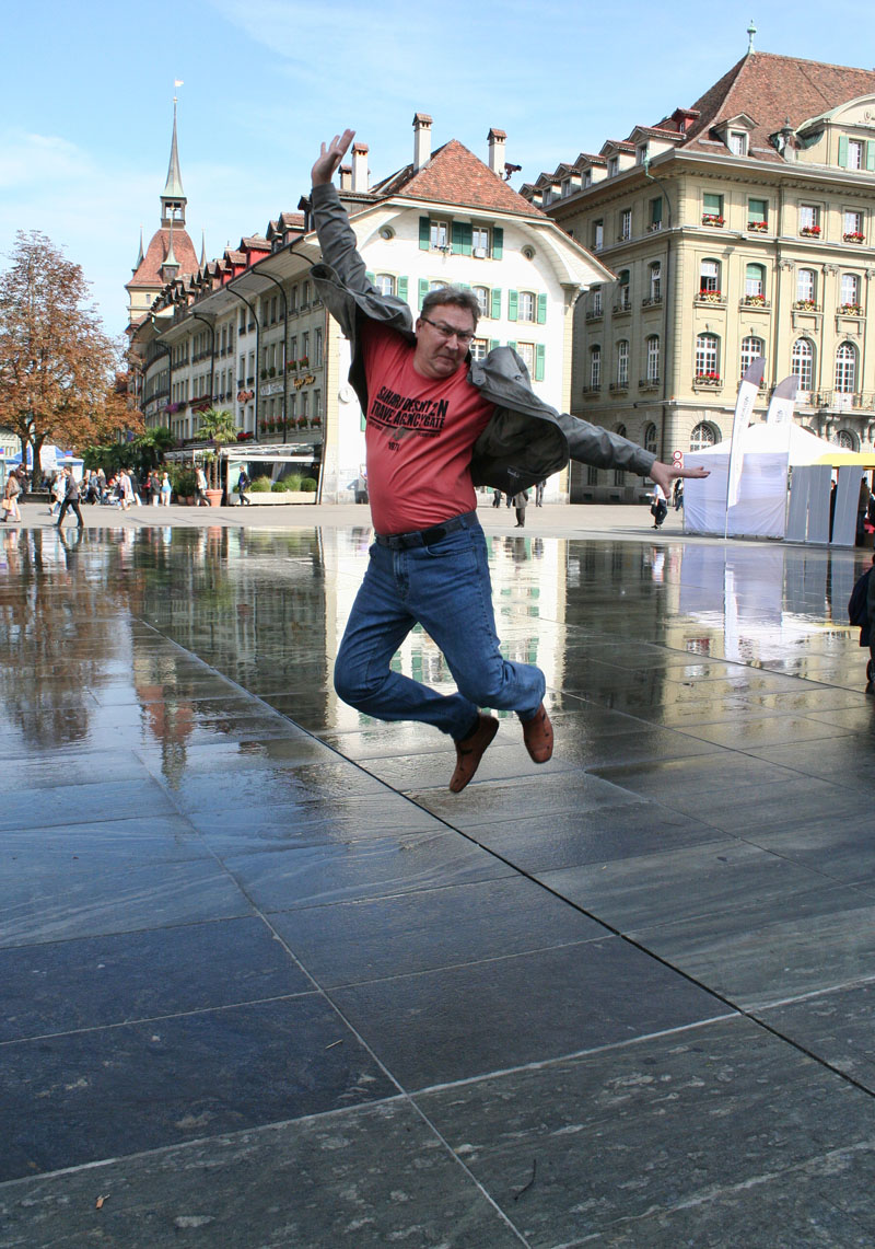 The jumping traveller is in Bern! But where are the bears?