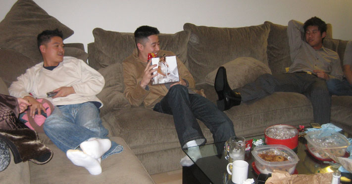 chen likes shaking gifts