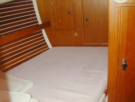 fwd cabin double berth