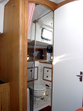 o6/48/747248/1/86688650.8rDeifzZ.headshwrfrmfwdcabin.jpg
