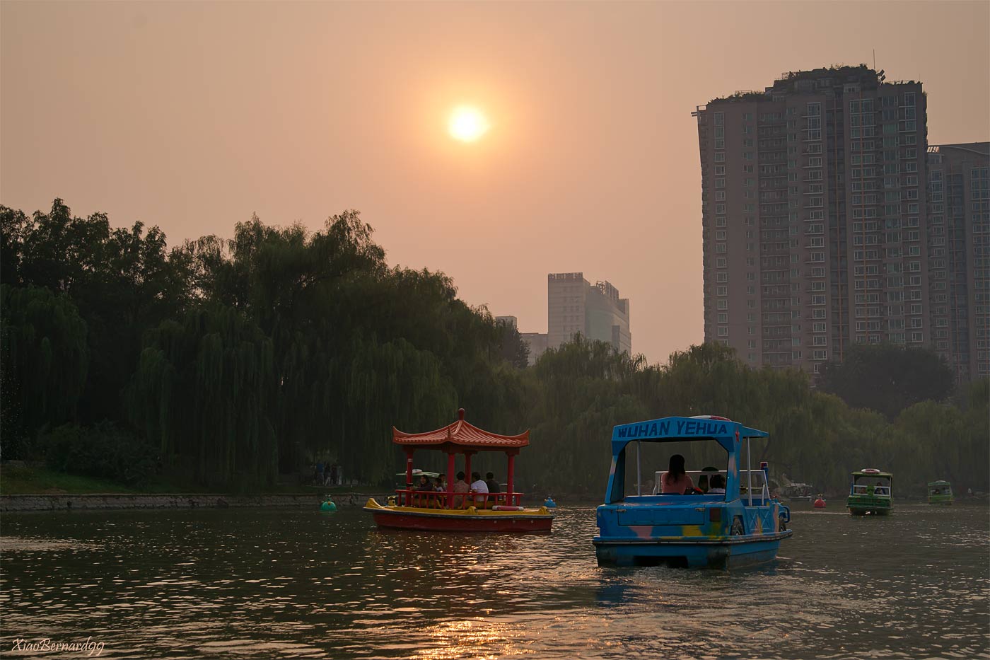 Sunday Afternoon in Zizhuyuan park 