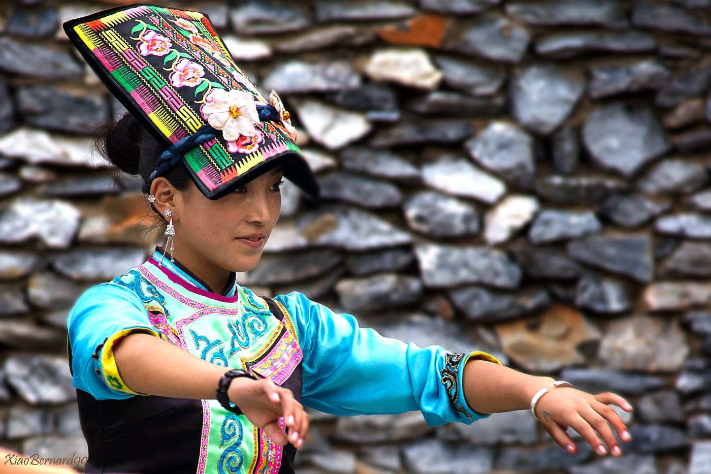 SICHUAN DANCERS. Ethnic Cultural Park