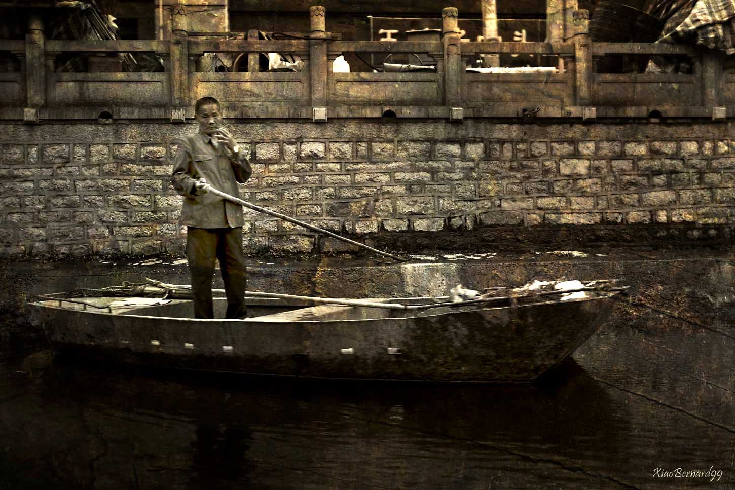 JINAN.Cleaner with the Cigaret on the Canal