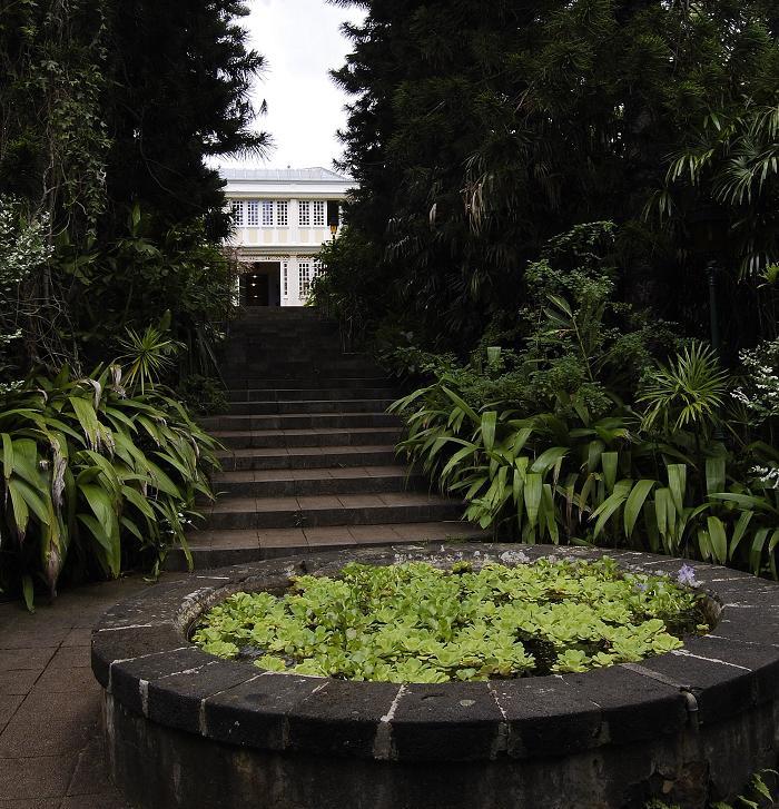 Entrance of the botanical garden.