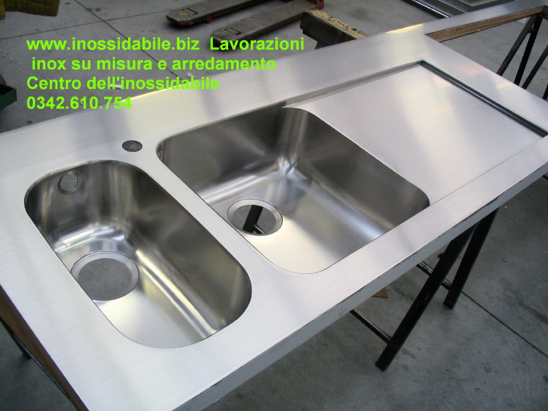 Top inox speciale con ribasso sgocciolatoio personalizzato arredo