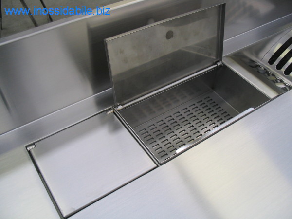 sportello canale attrezzato inox aperto piano