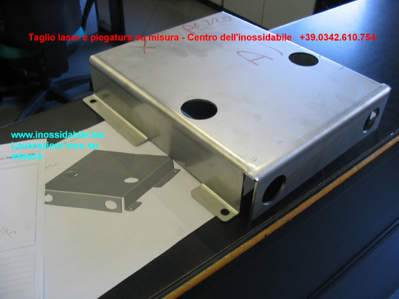 scatolato inox 3 mm AISI 316 tagliato al laser e piegato