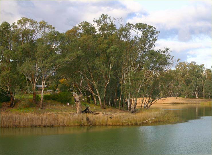 A quiet spot by the side of the river